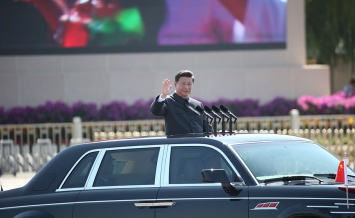 9月3日，中国人民抗日战争暨世界反法西斯战争胜利70周年纪念大会将在北京隆重举行。图为习近平检阅部队_副本.jpg