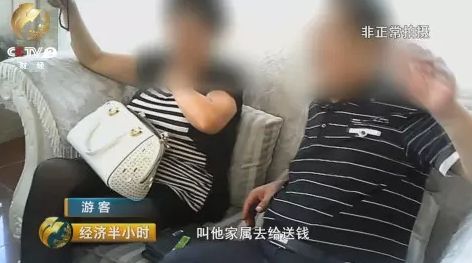 这对夫妇告诉记者，他们还亲眼目睹一位许愿的游客因为身上没带钱，甚至被限制人身自由