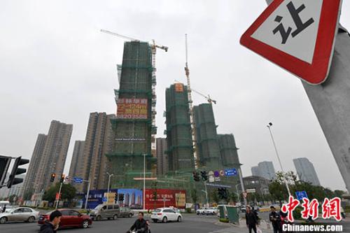 资料图：福州一处商品房在建中。 <a target='_blank' href='http://www.chinanews.com/' _fcksavedurl='http://www.chinanews.com/'>中新社</a>记者 吕明 摄