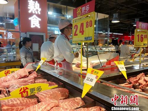 超市里正在售卖的猪肉。<a target='_blank' href='http://www.chinanews.com/' _fcksavedurl='http://www.chinanews.com/' >中新网</a>记者 李金磊 摄