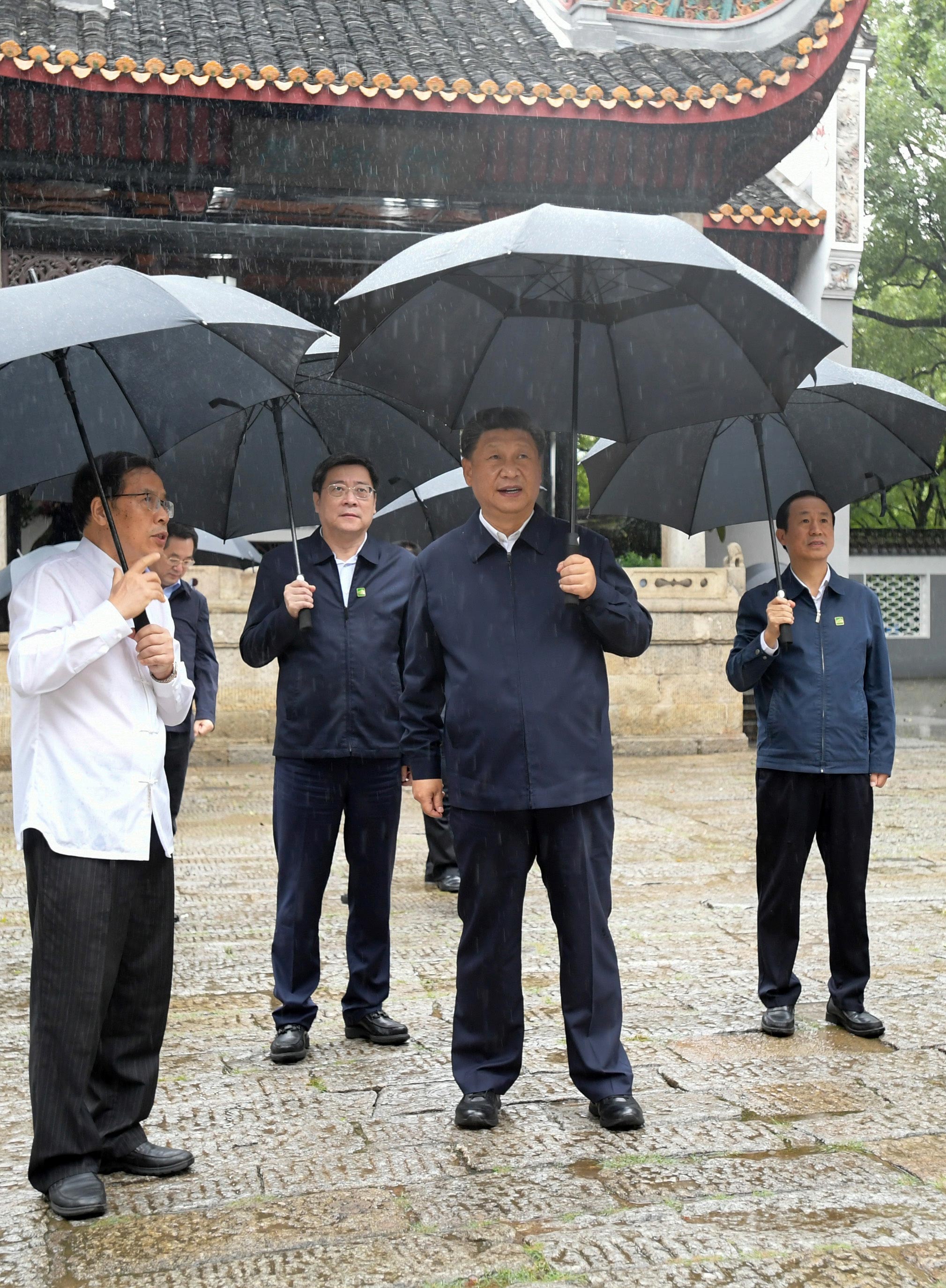 9月16日至18日，中共中央总书记、国家主席、中央军委主席习近平在湖南考察。这是17日下午，习近平在湖南大学岳麓书院考察调研，了解人才培养、文化传承等情况。