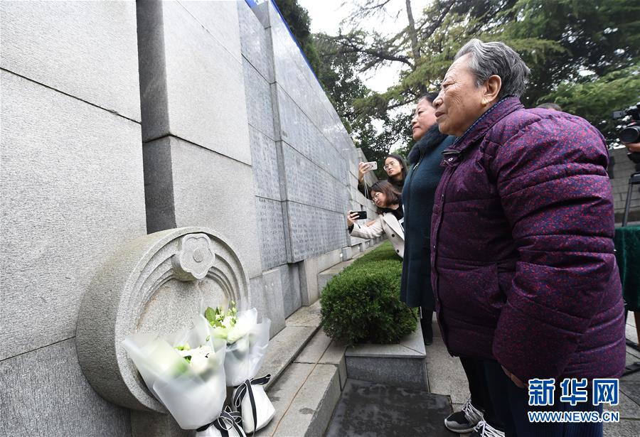 （社会）（3）南京大屠杀死难者遗属家祭活动举行