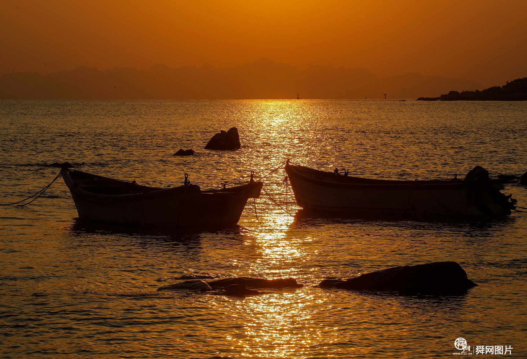 山东青岛：海滨迎来美丽夕阳